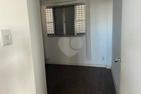 Onde o sossego encontra a praticidade: Seu novo refúgio no Planalto Paulista!Andar alto,vista privilegiada, 2 dormitorios,1 sala,cozinha e banheiro,SEM VAGA.