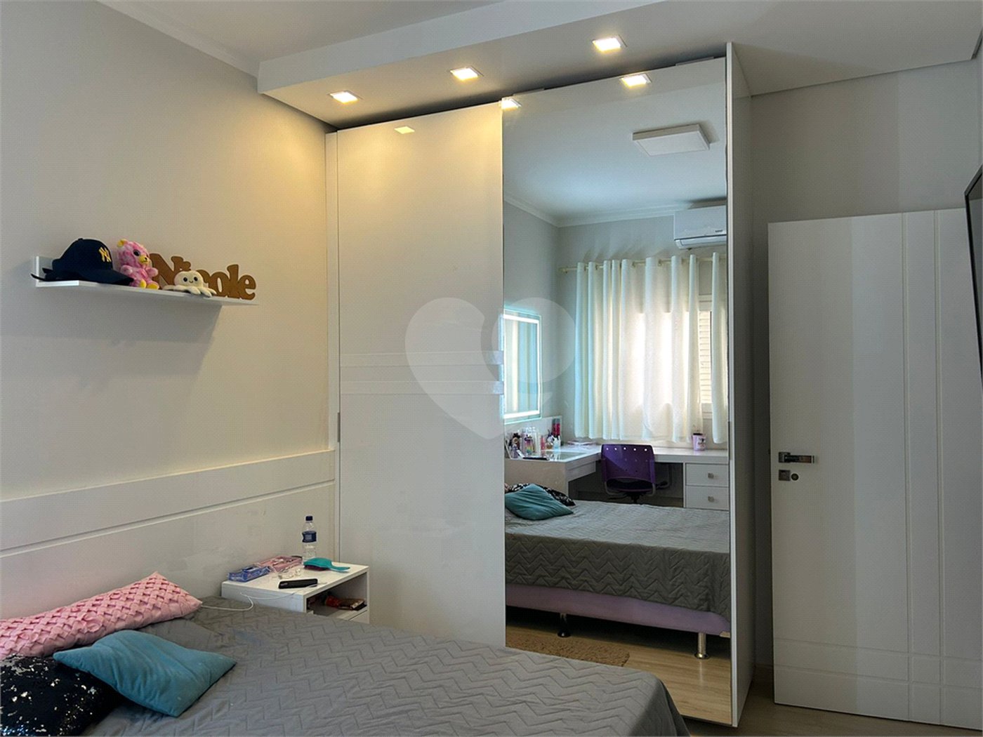 Casa à venda com 3 quartos, sendo 1 suíte, no condomínio Jardim das Acácias, Araraquara - SP
