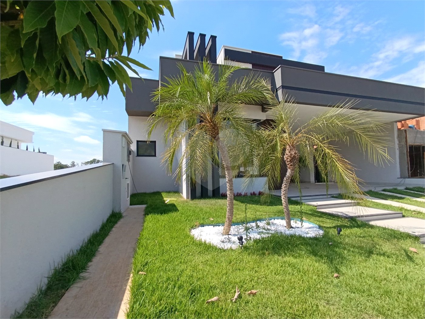 Casa à venda com 3 suítes no condomínio Villa Sapezal, Indaiatuba - SP