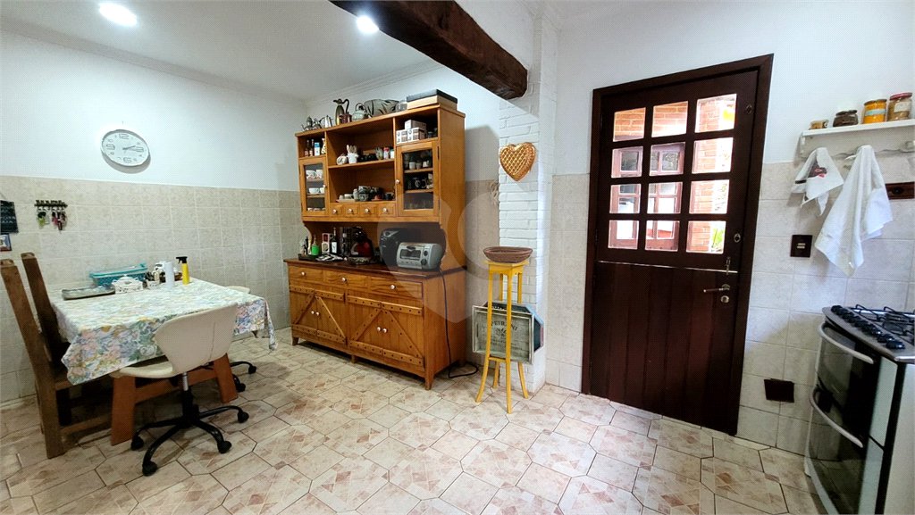 Casa à venda ou para alugar com 4 quartos, sendo 3 suítes, no condomínio Associação Reserva das Hortênsias, Mairiporã - SP
