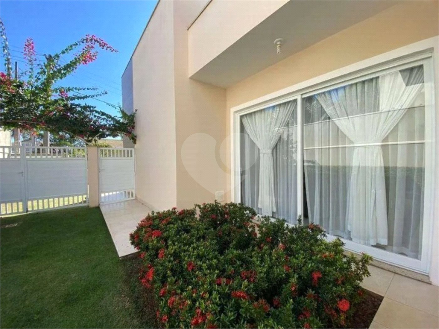 Casa à venda com 4 suítes no condomínio Ipê Velho, Vinhedo - SP