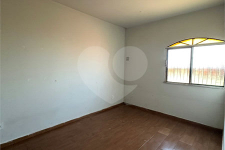 Casa à venda com 4 quartos, sendo 1 suíte,  em Jardim Estoril, Ponta Porã, MS
