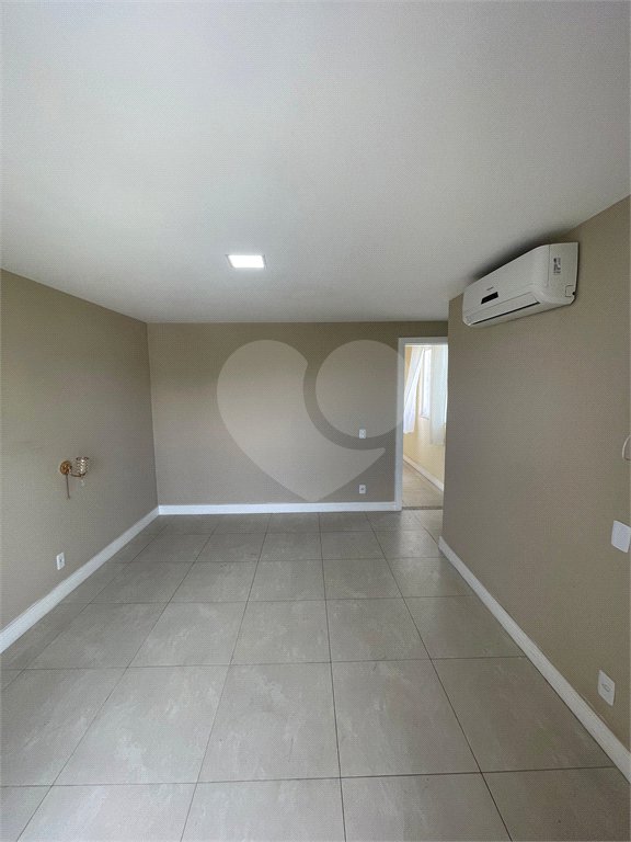 Casa à venda com 3 quartos, sendo 1 suíte, no condomínio Residencial Green Ville, Rio de Janeiro - RJ