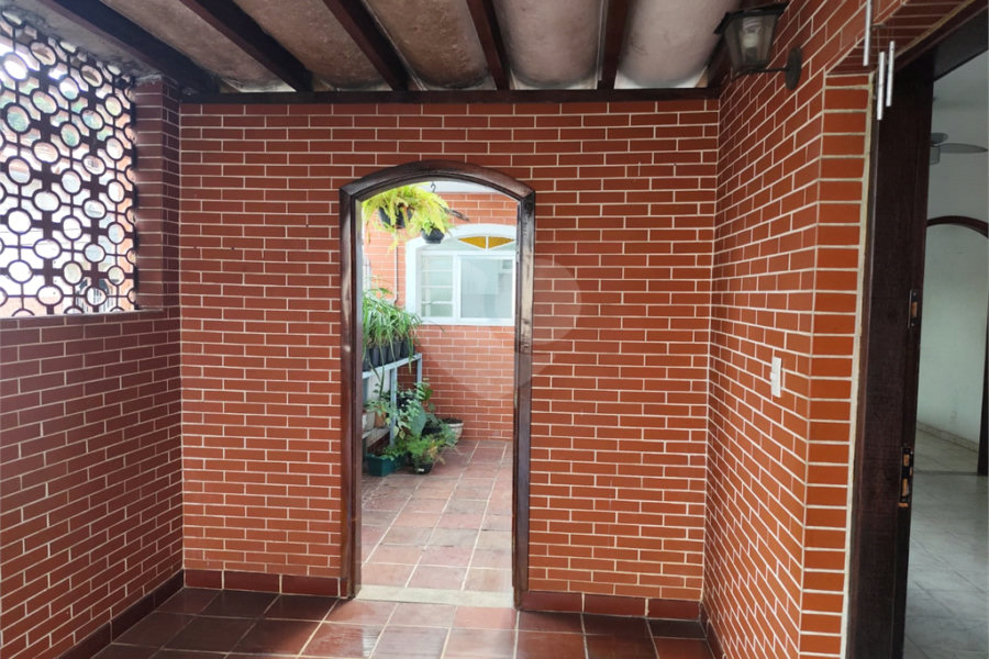 Sobrado à venda com 2 quartos em Vila Nivi, São Paulo, SP