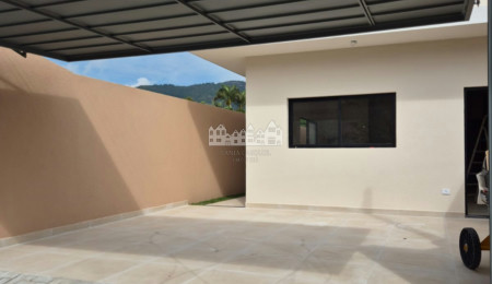 Casa à venda com 3 suítes em Vila Petrópolis, Atibaia, SP