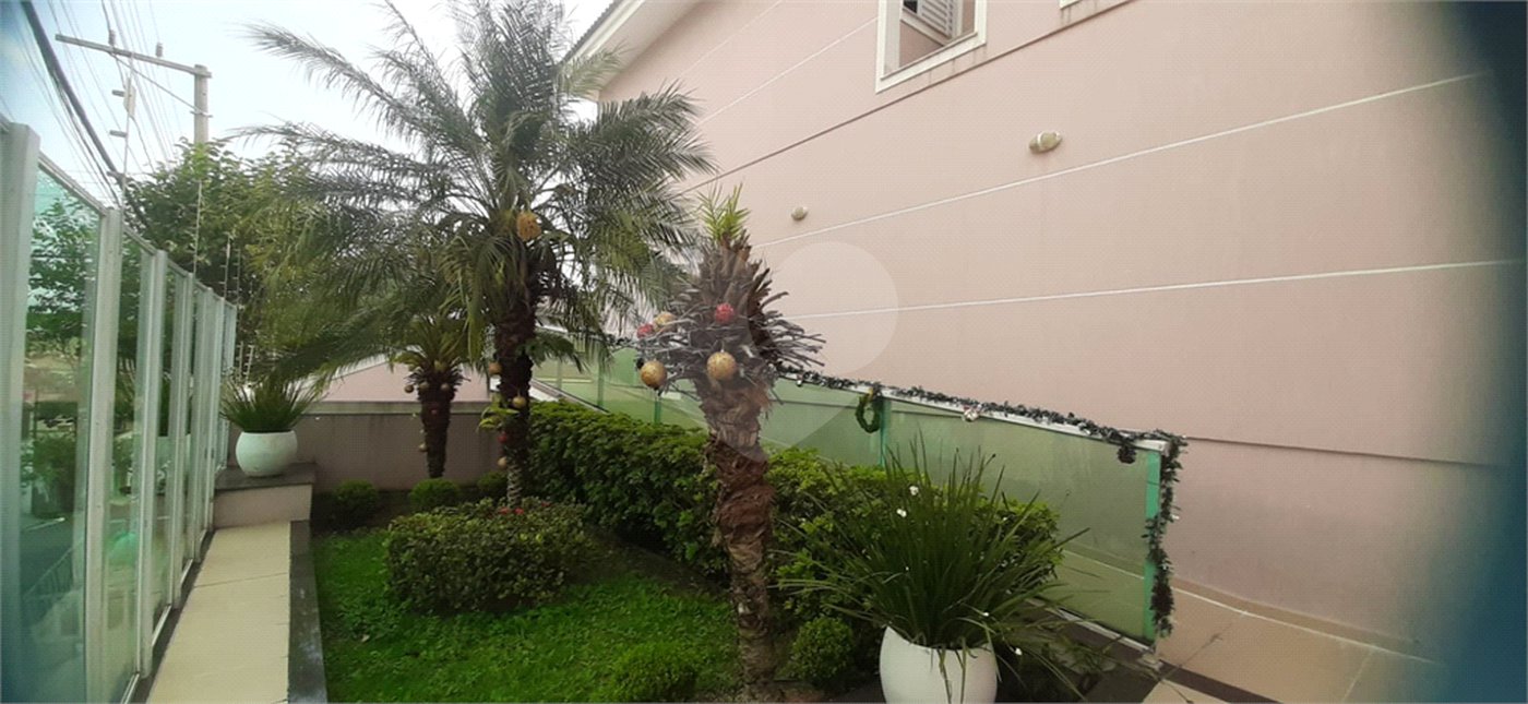 Casa à venda com 3 quartos, sendo 2 suítes, no condomínio Mário Araújo, São Paulo - SP