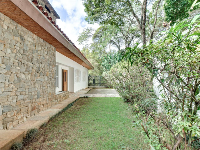 Casa de Vila à venda ou para alugar com 3 suítes em Alto da Boa Vista, São Paulo, SP