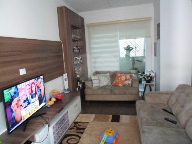 Casa à venda com 3 quartos, sendo 1 suíte,  no condomínio Fernandes, São Paulo - SP
