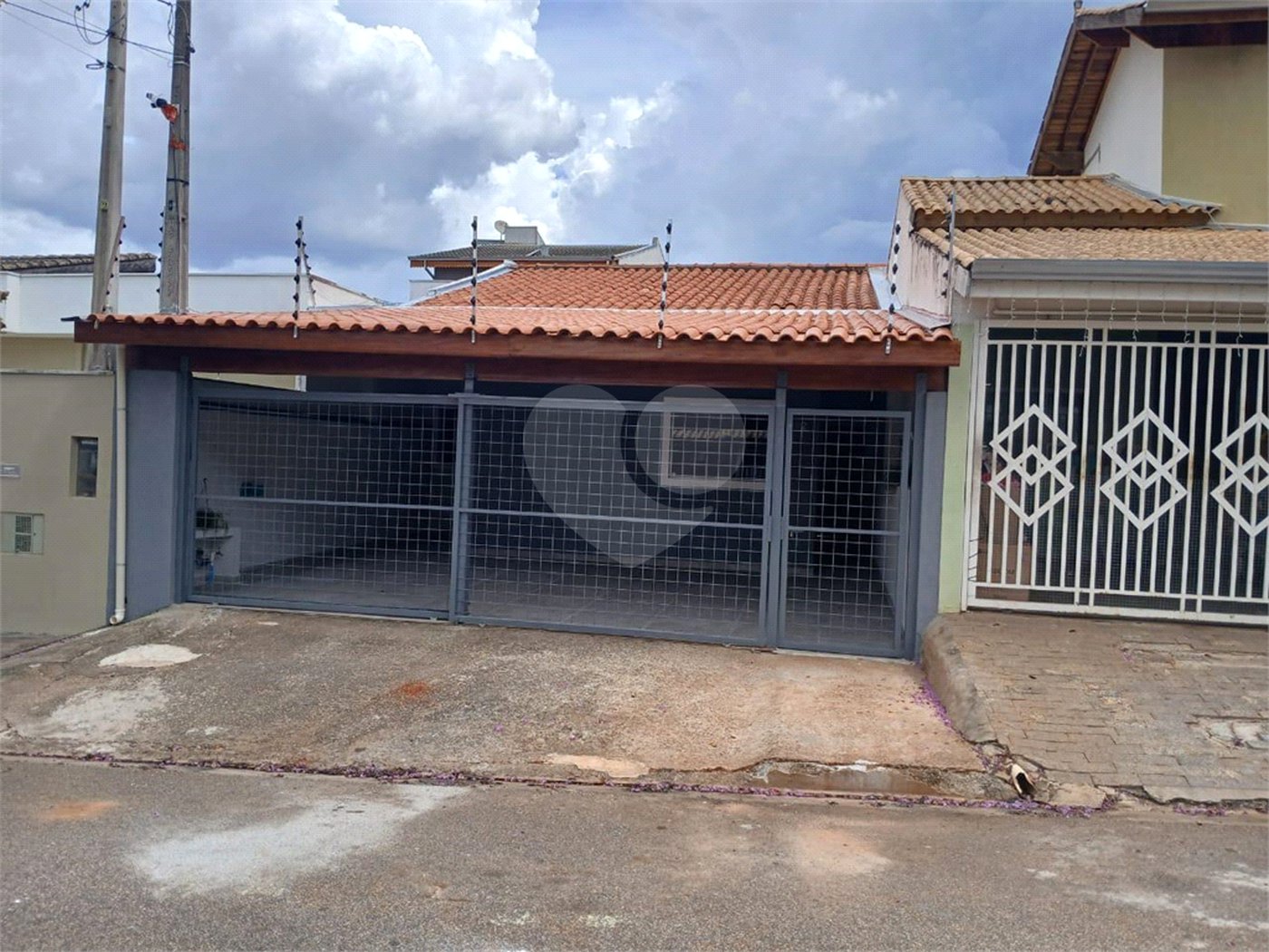 Casa de Vila à venda com 3 quartos, sendo 1 suíte, em Jardim Wanel Ville V, Sorocaba, SP