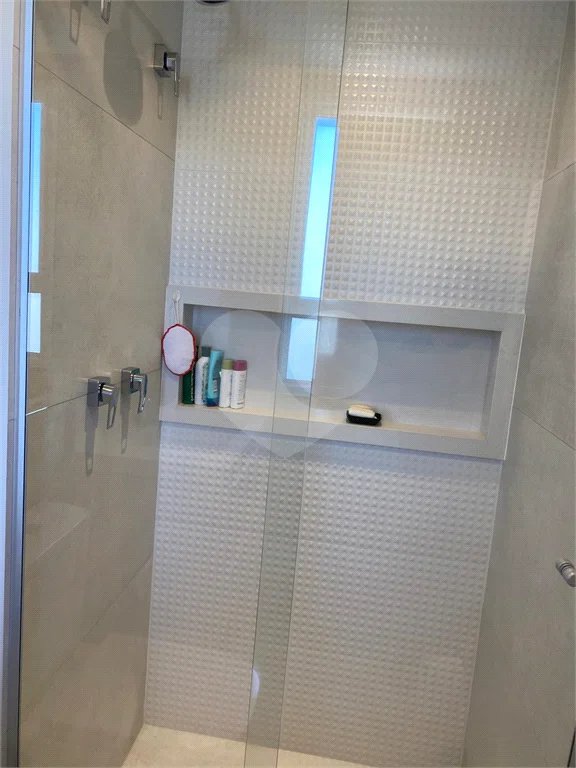 Apartamento de 224m² com 4 dormitórios, 3 suítes, 4 vagas de garagem e deposito