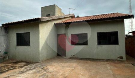 Casa à venda com 4 quartos, sendo 1 suíte,  em Residencial Ponta Porã II, Ponta Porã, MS