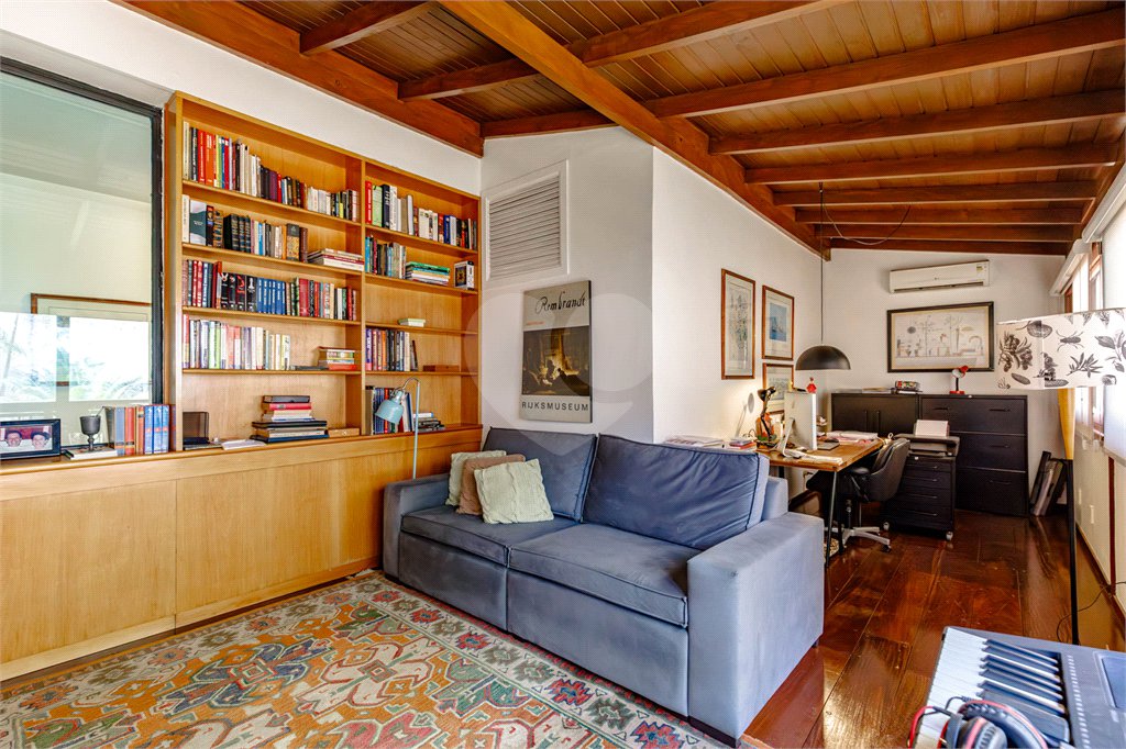 Casa à venda com 4 quartos, sendo 2 suítes, em Jardim Everest, São Paulo, SP