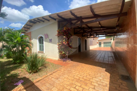 Casa à venda com 3 quartos em Jardim do Carmo, Araraquara, SP