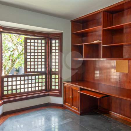 Casa à venda com 4 quartos, sendo 3 suítes,  no condomínio Vila das Flores, São Paulo - SP