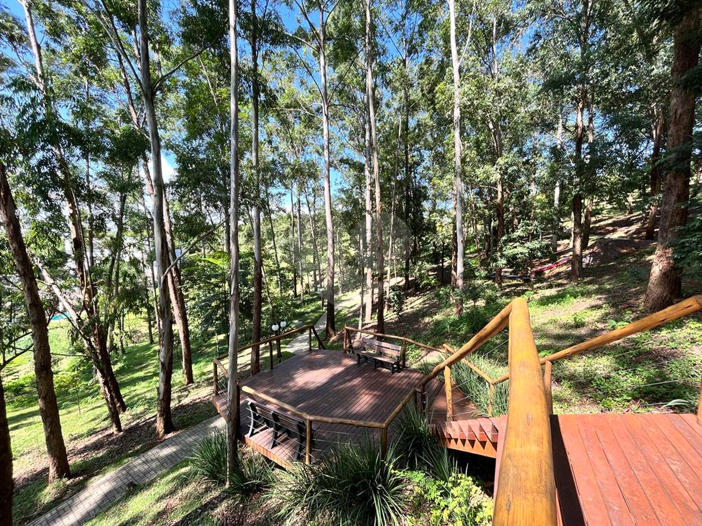 Casa à venda com 5 quartos, sendo 3 suítes, no condomínio Santa Teresa 1, Vinhedo - SP