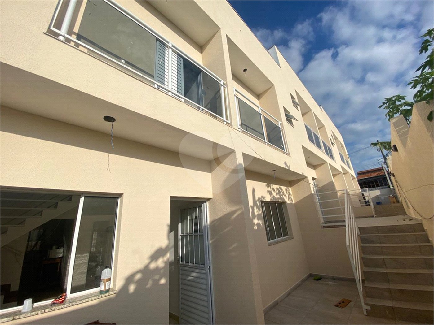 Casa para alugar com 2 suítes no condomínio Residencial Vila Amélia, Poá - SP
