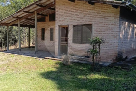 Chácara à venda com 3 quartos, sendo 1 suíte, no Centro (canguera), São Roque, SP