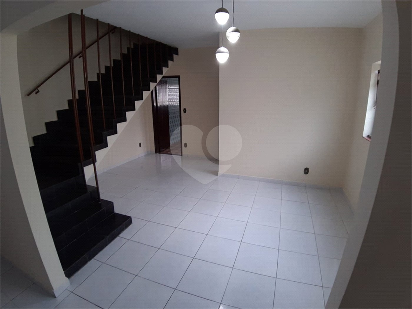 Sobrado à venda com 4 quartos, sendo 1 suíte, em Vila Gomes, São Paulo, SP
