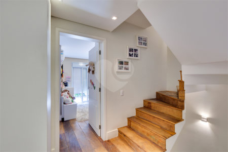 Casa à venda com 4 quartos, sendo 3 suítes, no condomínio Vila Hípica, São Paulo - SP