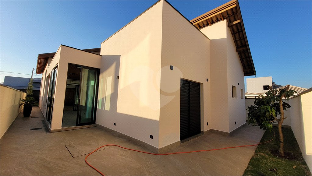Casa à venda ou para alugar com 3 suítes no condomínio Saint Paul, Itu - SP