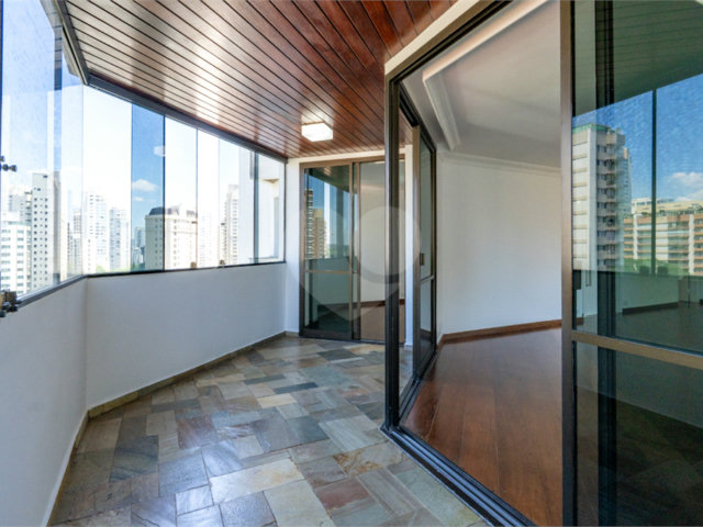 Apartamento à venda com 4 quartos, sendo 3 suítes,  em Campo Belo, São Paulo, SP