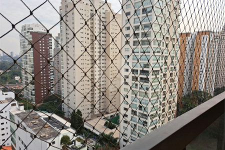 Apartamento à venda com 3 suítes em Campo Belo, São Paulo, SP