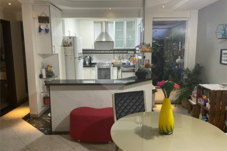 Casa à venda com 3 quartos, sendo 1 suíte, no condomínio Residencial Via Veneto, São Paulo - SP