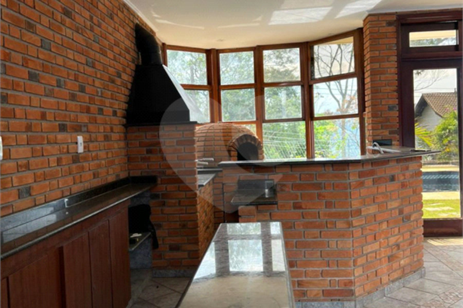 Sobrado à venda ou para alugar com 4 quartos, sendo 3 suítes, em Serra da Cantareira, Mairiporã, SP