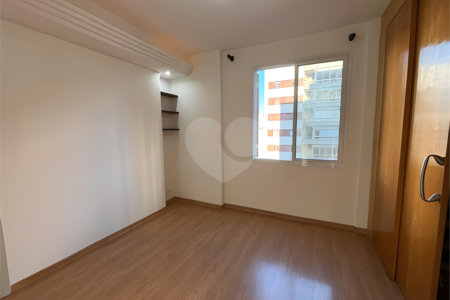 Apartamento à venda com 3 quartos, sendo 1 suíte, em Cerqueira César, São Paulo, SP