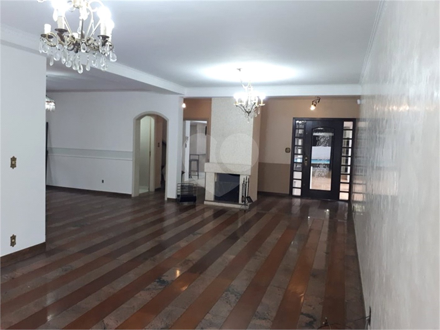 Sobrado à venda com 5 quartos, sendo 3 suítes, em Tremembé, São Paulo, SP