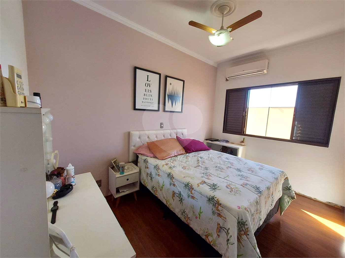 Casa à venda com 4 quartos, sendo 2 suítes, no condomínio Nascente do Jaraguá, Araraquara - SP