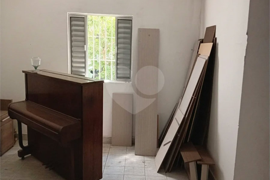 Casa Térrea à venda com 4 quartos, sendo 1 suíte, em Vila Antonieta, São Paulo, SP
