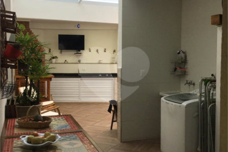 Casa à venda com 4 quartos, sendo 2 suítes,  em Vila Monumento, São Paulo, SP