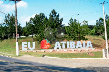 Sobrado à venda com 3 quartos em Jardim das Cerejeiras, Atibaia, SP