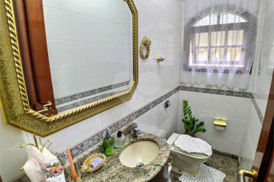 Sobrado à venda com 4 quartos, sendo 3 suítes, em Parada Inglesa, São Paulo, SP