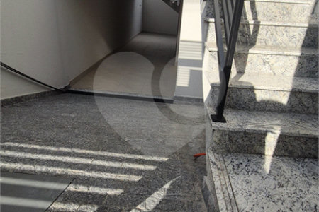 Sobrado à venda com 2 suítes em Vila Nivi, São Paulo, SP