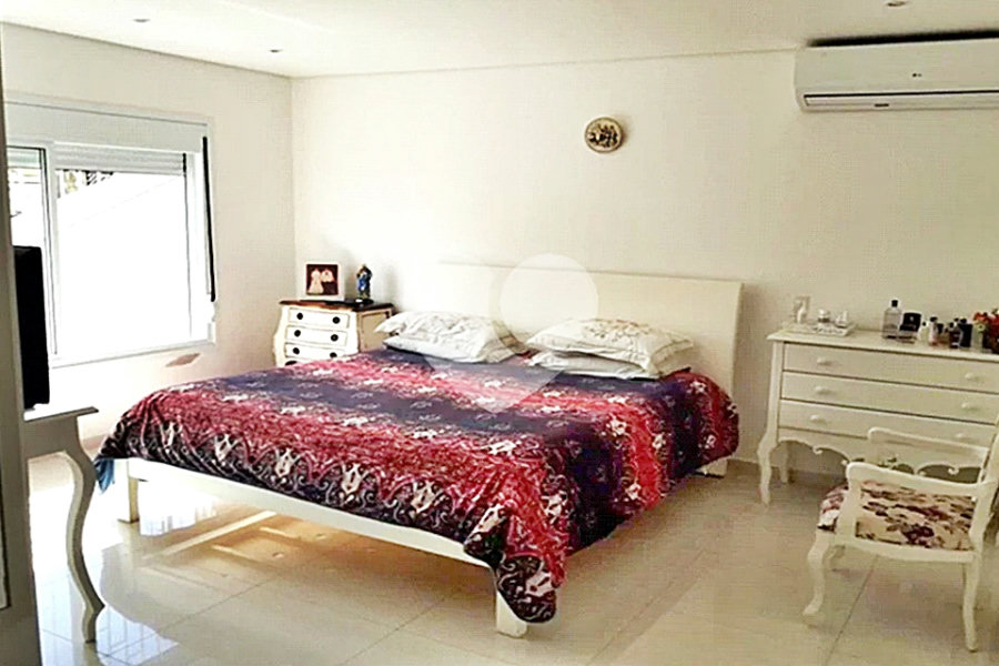 Casa à venda com 4 quartos, sendo 3 suítes, em Santana, São Paulo, SP