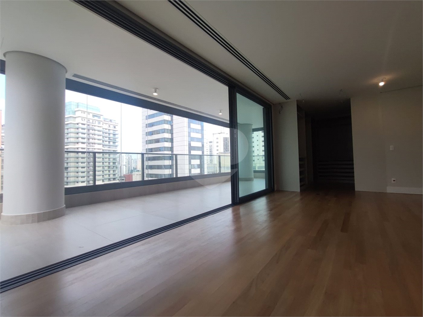 Cobertura à venda com 3 suítes em Vila Nova Conceição, São Paulo, SP