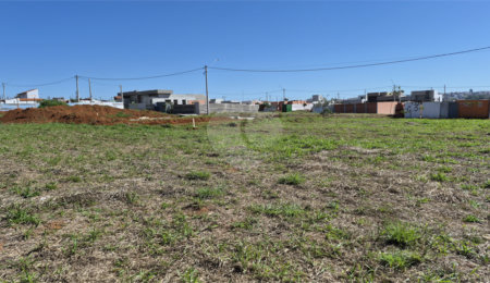 Terreno à venda em Loteamento Residencial Tivolli, Itapetininga, SP