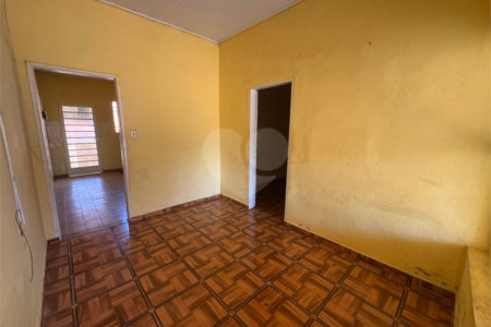 Casa à venda com 4 quartos, sendo 1 suíte, em Vila Maria, Itapetininga, SP