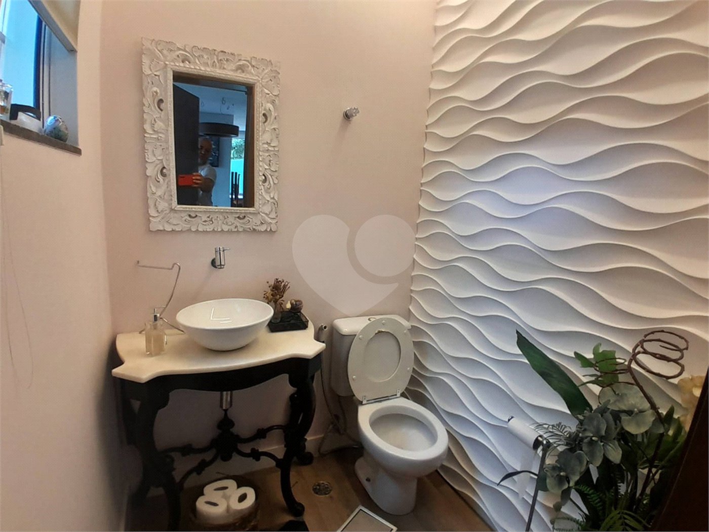 Casa à venda com 3 quartos, sendo 1 suíte,  no condomínio Alpes da Cantareira, Mairiporã - SP