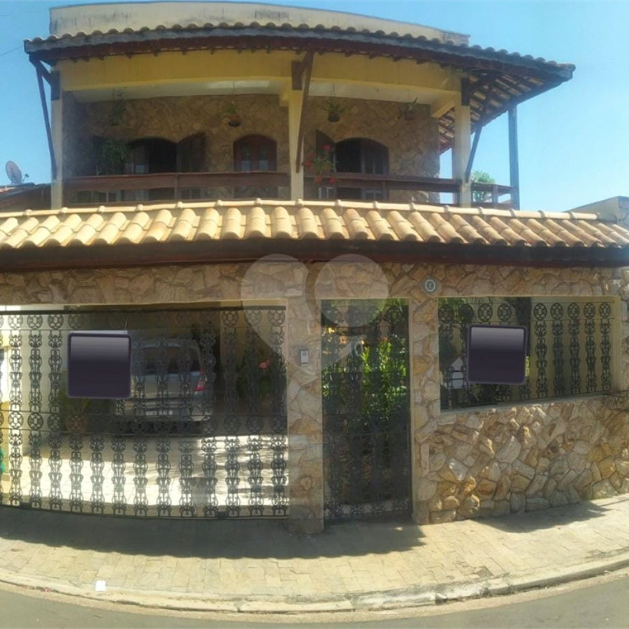 Linda casa com 3 suítes a venda na Vila Pasti em Louveira