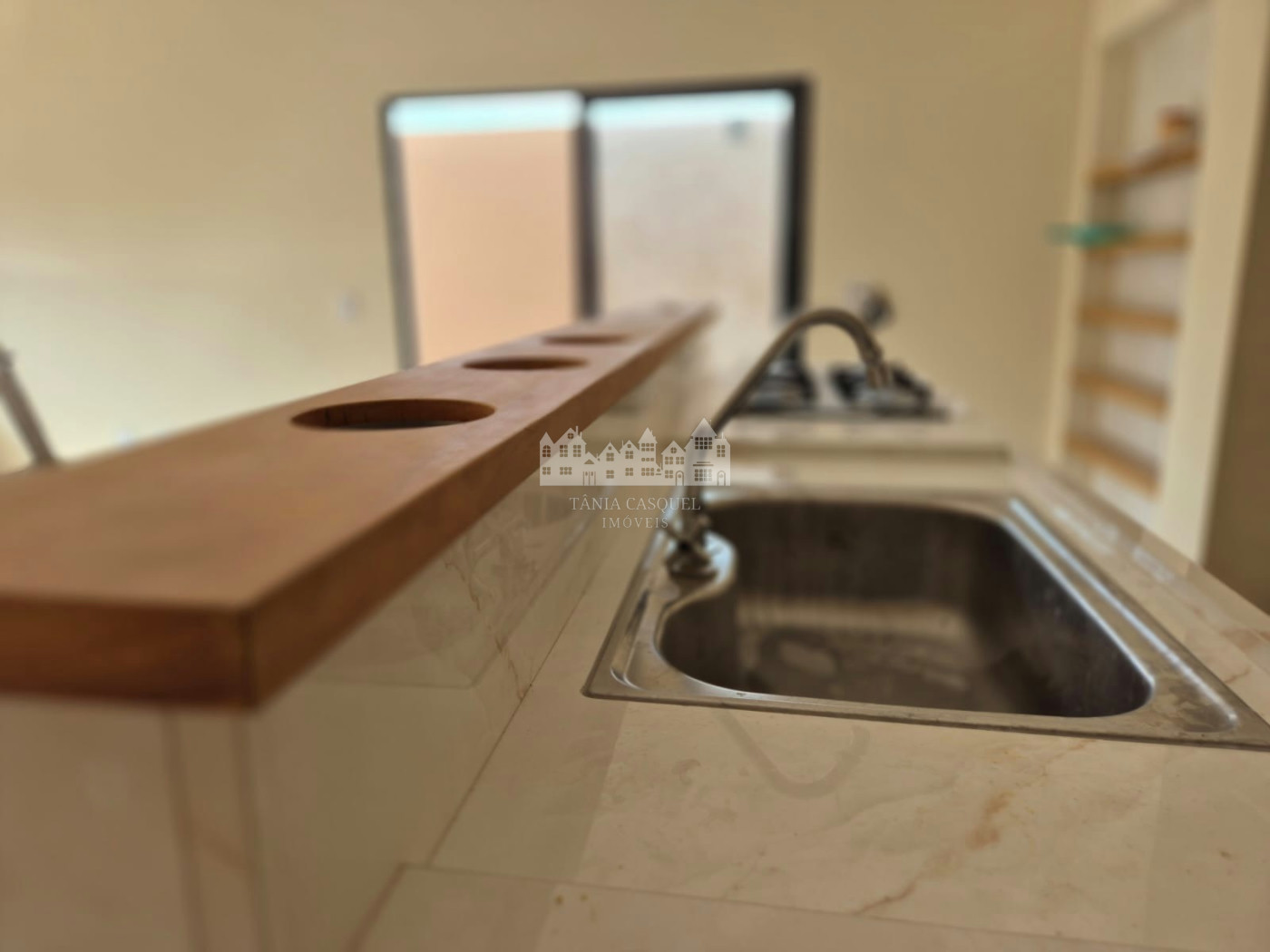 Casa à venda com 3 suítes em Vila Petrópolis, Atibaia, SP