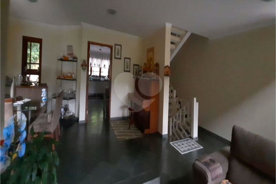 Casa à venda com 5 quartos, sendo 2 suítes, no condomínio Alpes da Cantareira, Mairiporã - SP