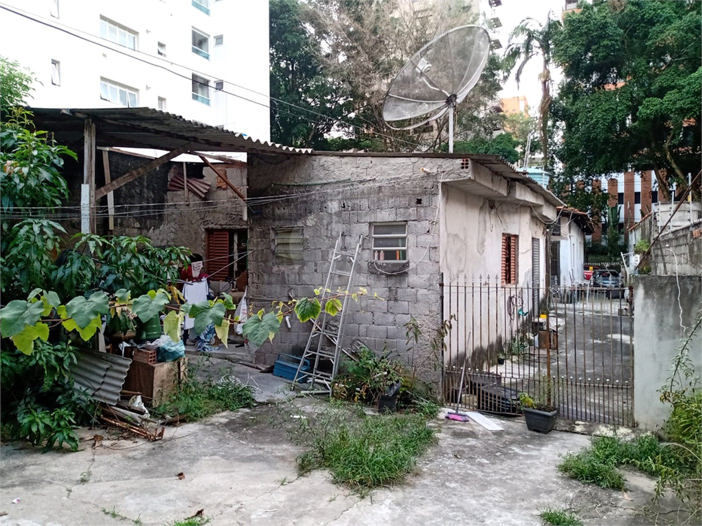 Terreno à venda com 3 quartos, sendo 1 suíte, em Real Parque, São Paulo, SP