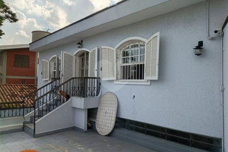 Sobrado à venda com 4 quartos, sendo 2 suítes, em Mirandópolis, São Paulo, SP