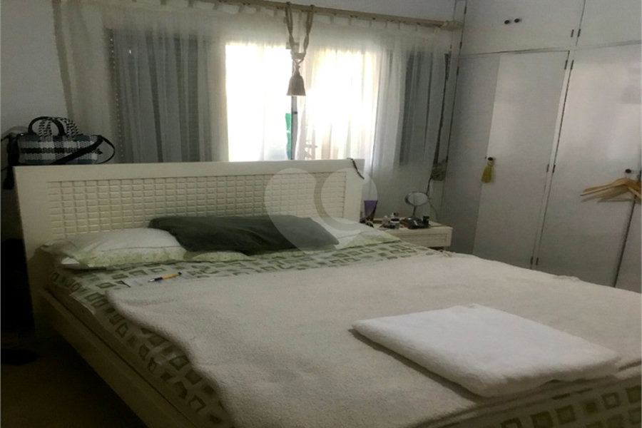 Sobrado à venda com 4 quartos, sendo 1 suíte, em Vila Gustavo, São Paulo, SP