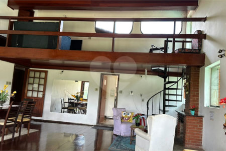 Casa à venda com 8 quartos, sendo 4 suítes, em Eldorado, Diadema, SP
