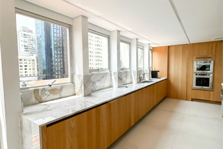Apartamento à venda com 4 suítes em Vila Cordeiro, São Paulo, SP