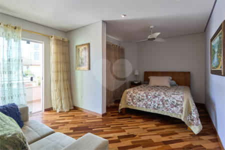 Sobrado à venda com 4 quartos, sendo 3 suítes, em City Campo Grande, São Paulo, SP